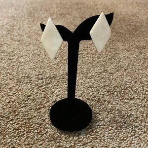 VTG Mother of Pearl Shell earrings with Rhombus Design